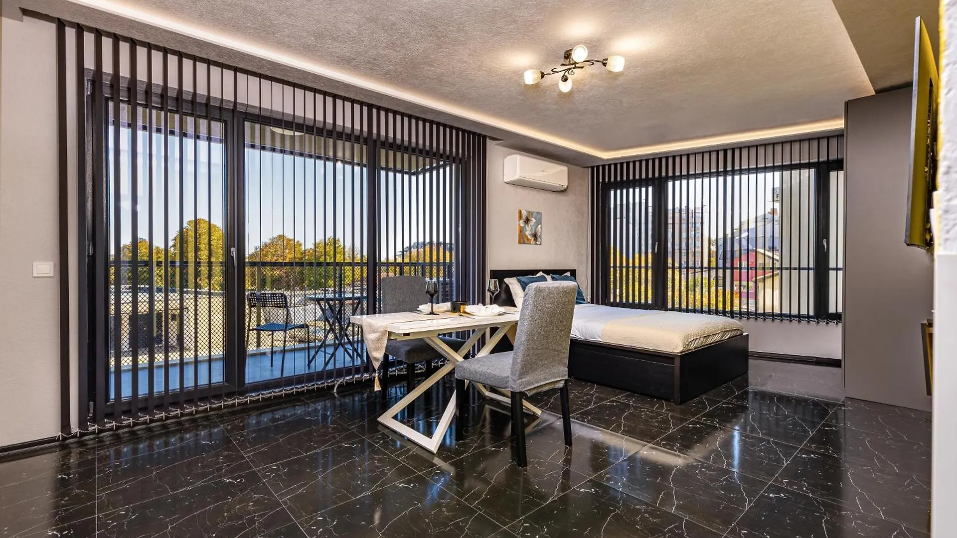 Bright Windowed Studio 10 Mins To The City Centre By Flat Mаnager Plovdiv Apartmán